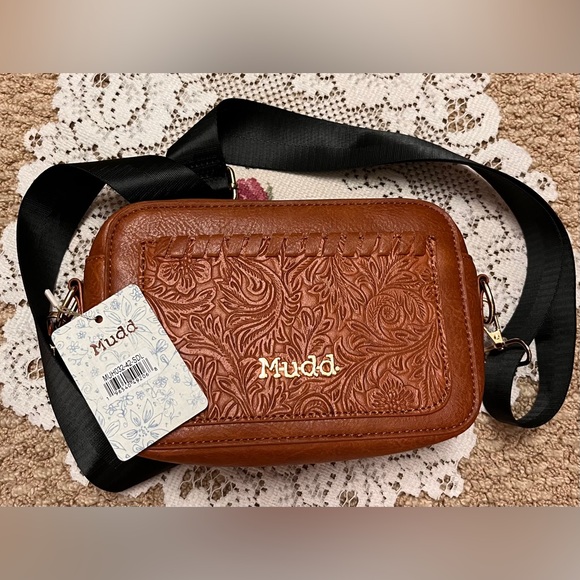 NWT Mudd crossbody bag, tooled design on outside pocket adj strap - Picture 2 of 7